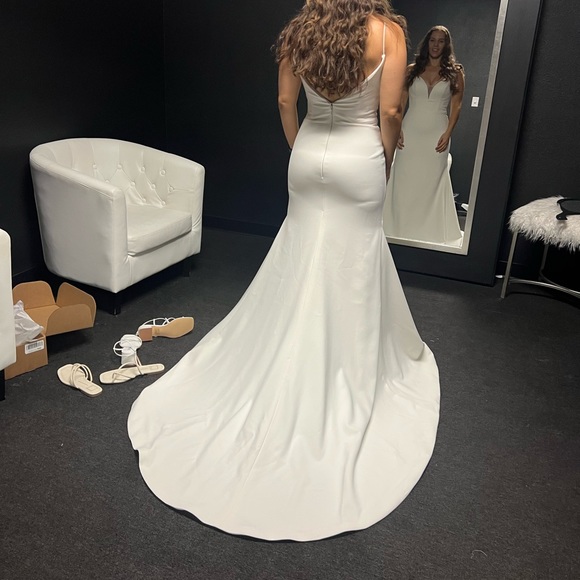 Madi Lane MORRISON Bridal Dress, 14, IVORY, altered for sz8-10 w/ French bustle - Picture 10 of 10